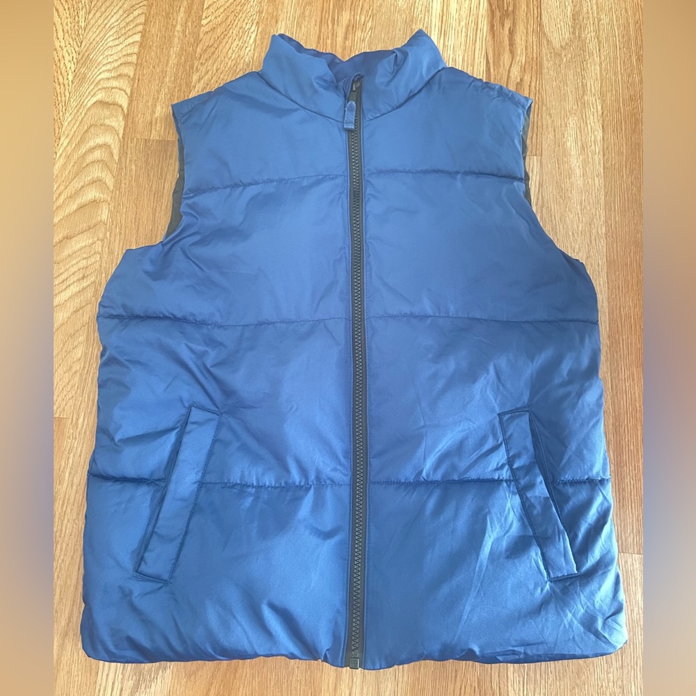 Old Navy Men's Deep Blue Quilted Vest pattern with a memorizing touch 🥰